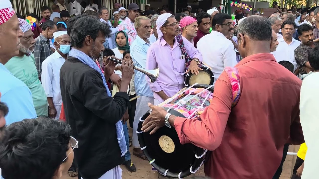 ഒട്ടകങ്ങൾ വരി വരിയായ് / മുട്ടും വിളിയിൽ ഒരു മനോഹര മാപ്പിളപ്പാട്ട് mappilappattu 