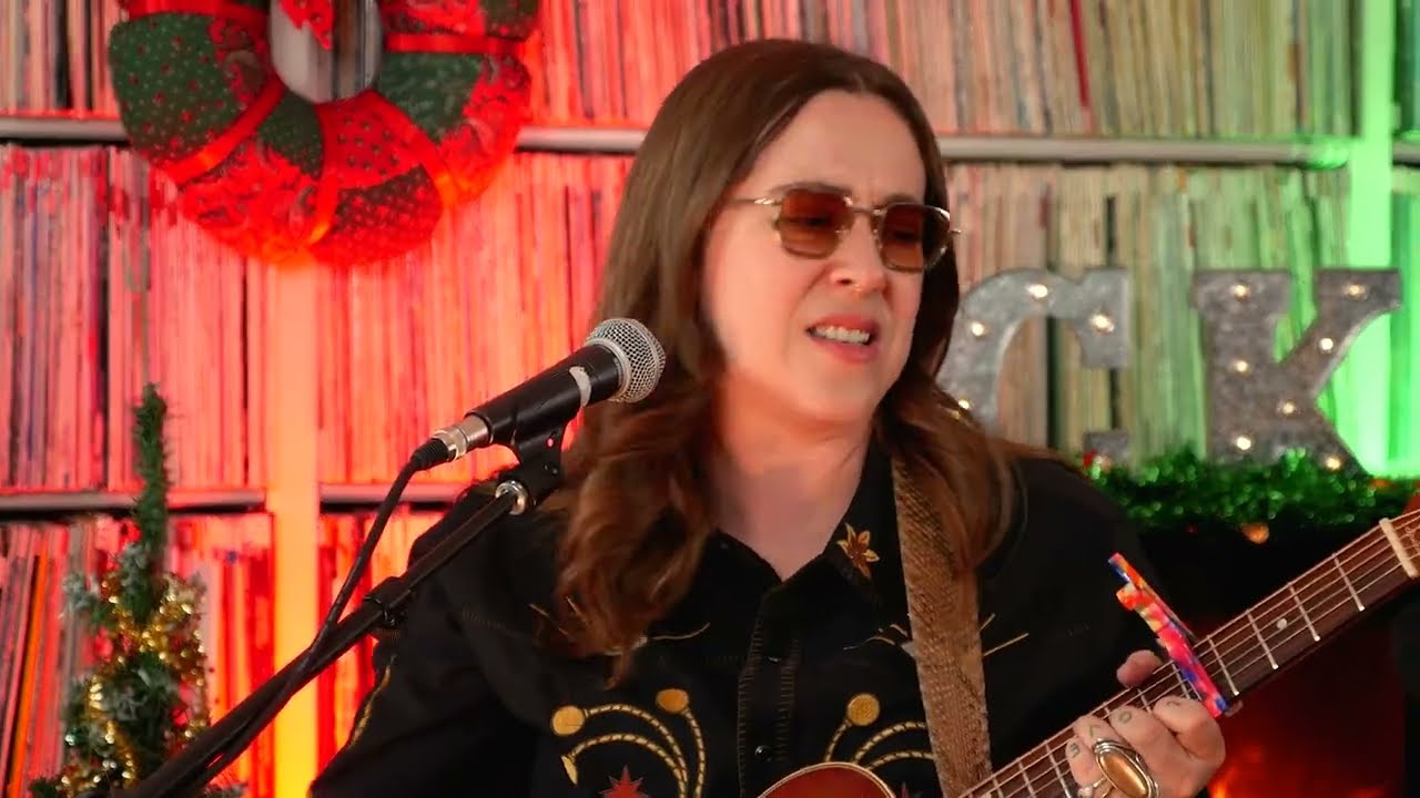 Serena Ryder - Christmas Kisses  (Live at CKUA)