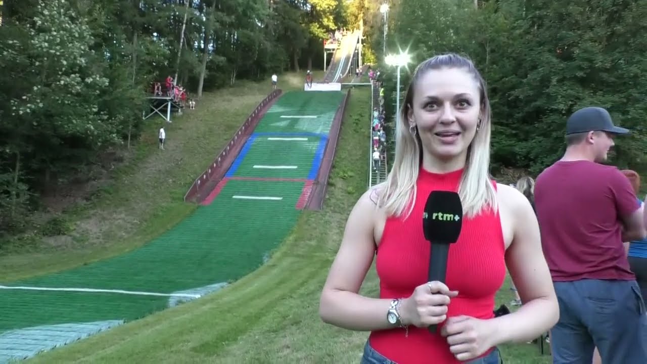 V Lomnici nad Popelkou se konaly závody žactva ve skoku na lyžích (2020)