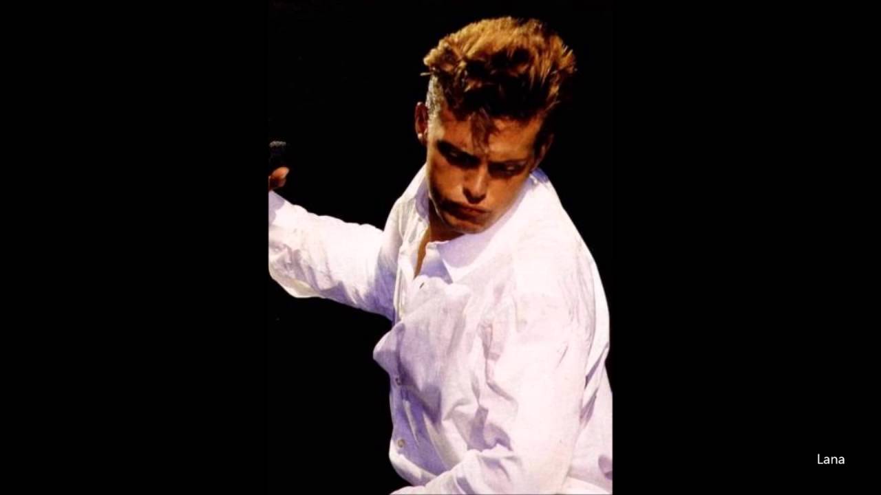 Luis Miguel. YESTERDAY Live Estadio Santa Laura 1990