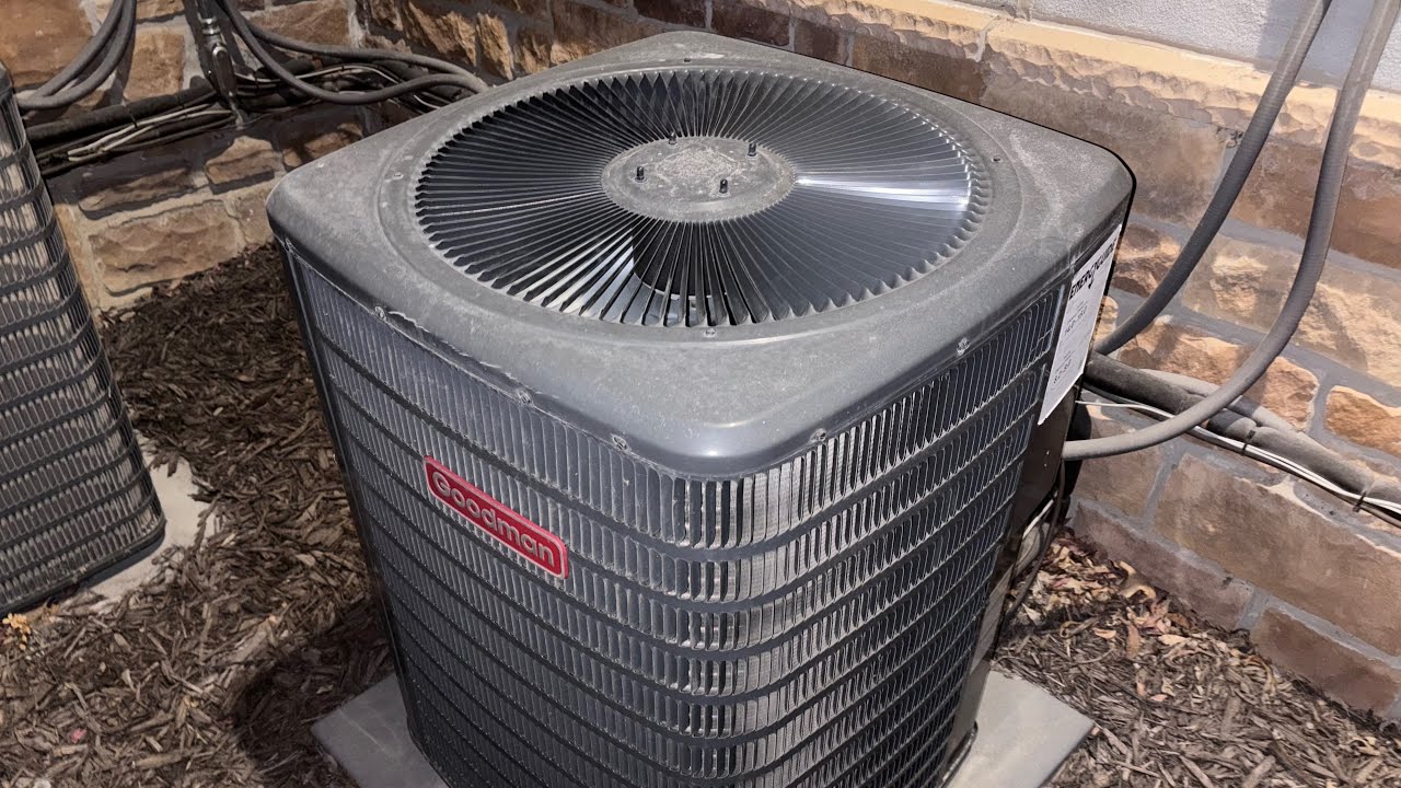 2020 Goodman GSZ14 4 ton heat pump defrosting! (Dry defrost)