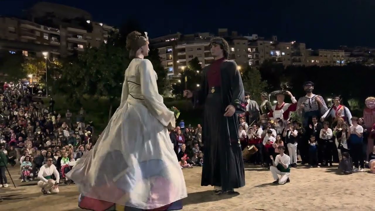 Ball dels Gegants de la Ciutat | 40è aniversari dels Gegants del Guinardó