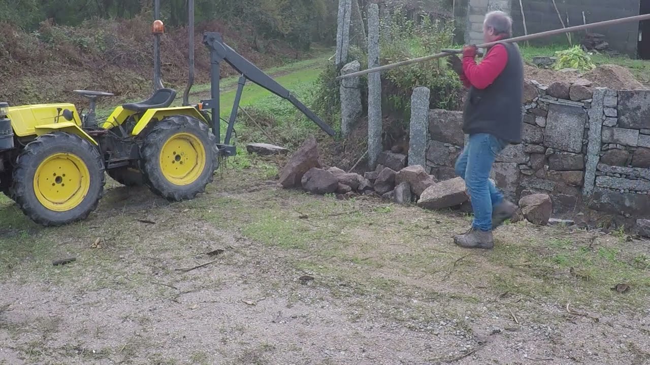 Tractor Pascuali 980  EX EN ACCIÓN. CONSTRUIR MURO DE PIEDRA CON  GRÚA HECHA EN CASA.