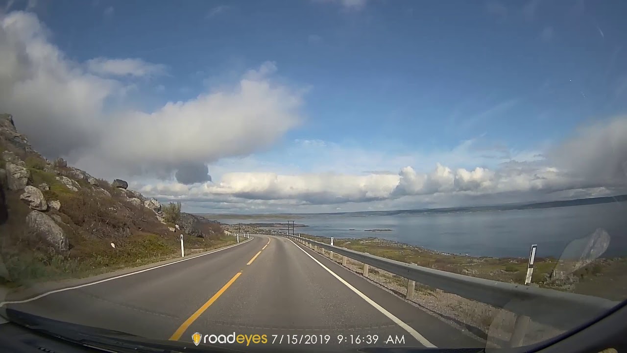 Autolla Pohjois-Norjassa Onecam road eyes