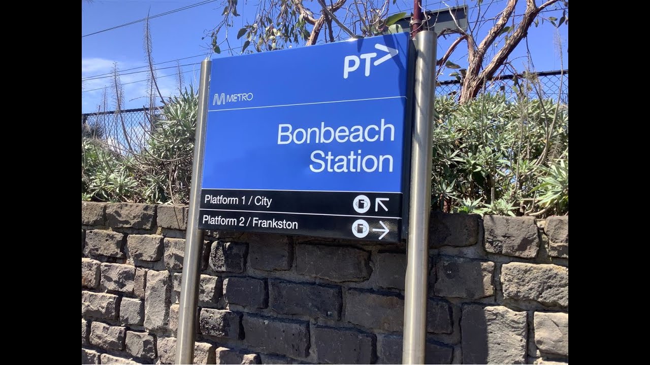 Trains at Bonbeach Station + Bondi Rd level crossing removal update