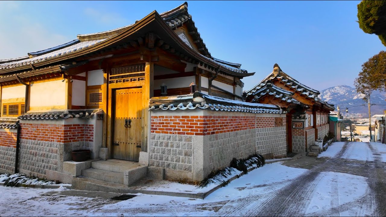 [4K HDR] Taking a walk Bukchon Hanok Village in white snowy Seoul, Road View | Korea Travel Walker