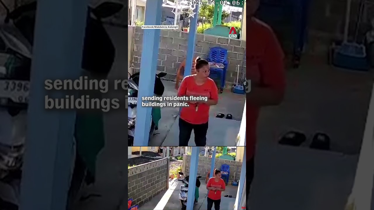 По меньшей мере один человек погиб в результате землетрясения магнитудой 7,4 на востоке Индонезии.