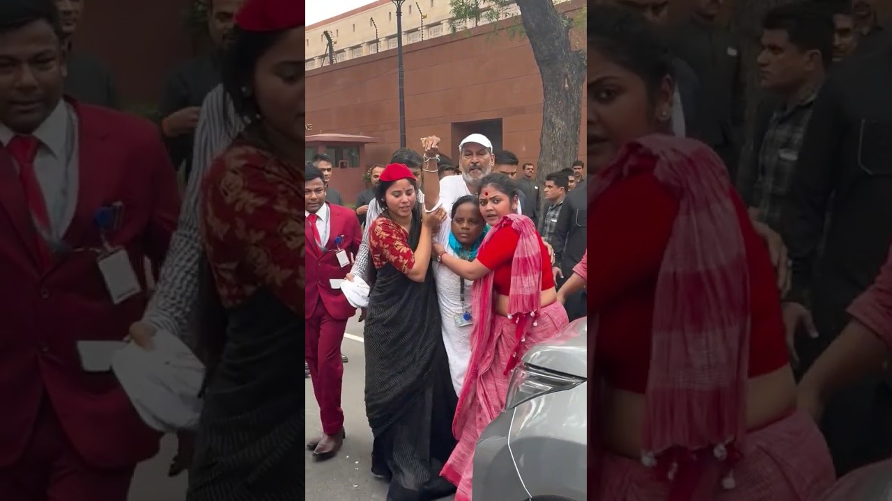 Priya Saroj | Saayani Ghosh |Akhilesh Yadav | Samajwadi Party | SIR Protest |Parliament House | UP