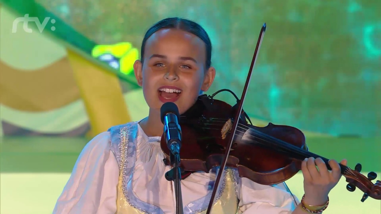 Ľudová hudba Martinky Bobáňovej - Zem spieva - Východná