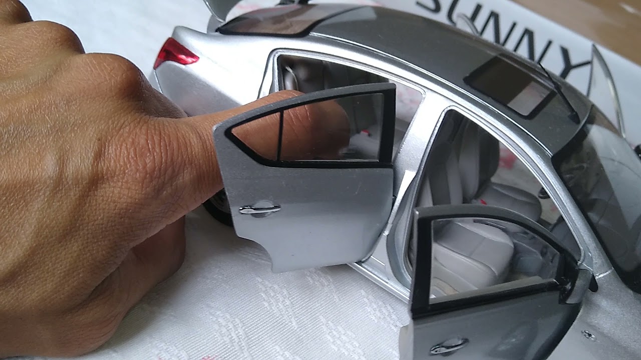 Nissan Versa escala 1/18