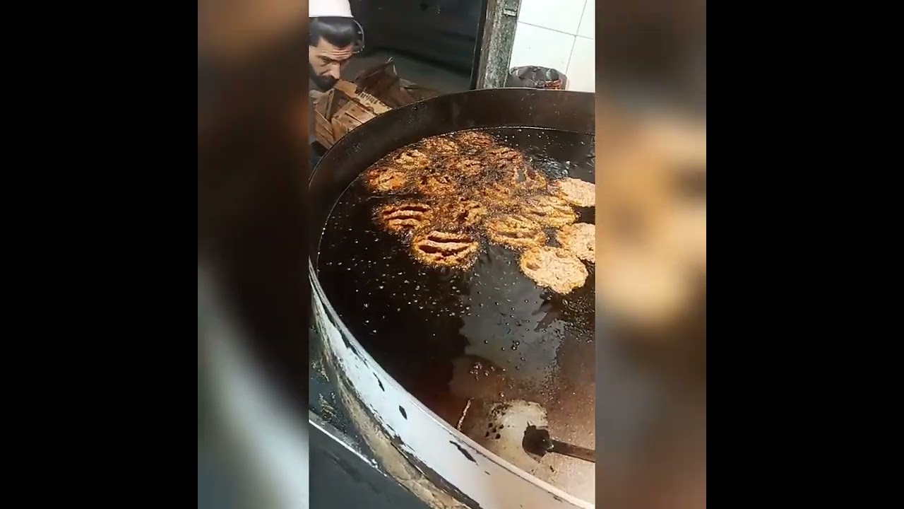 Lal kurti Chpal kabab