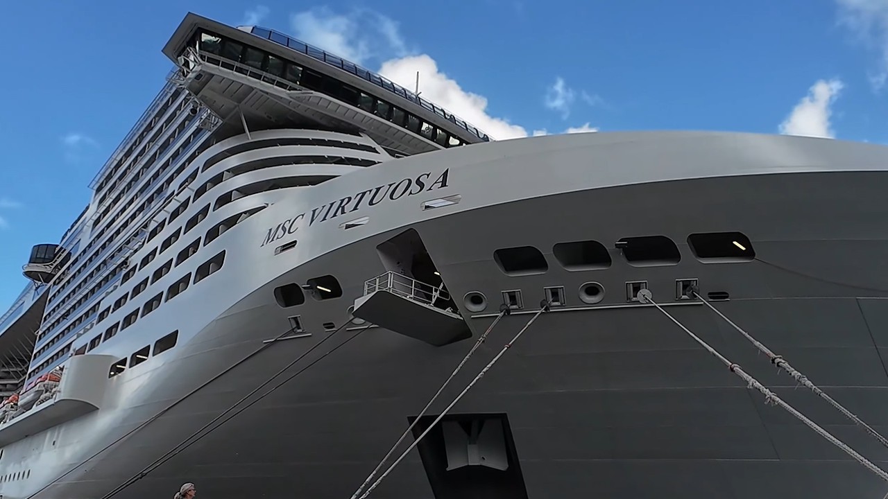 Max et Léa en croisières (léa s'est fait pissé dessus)