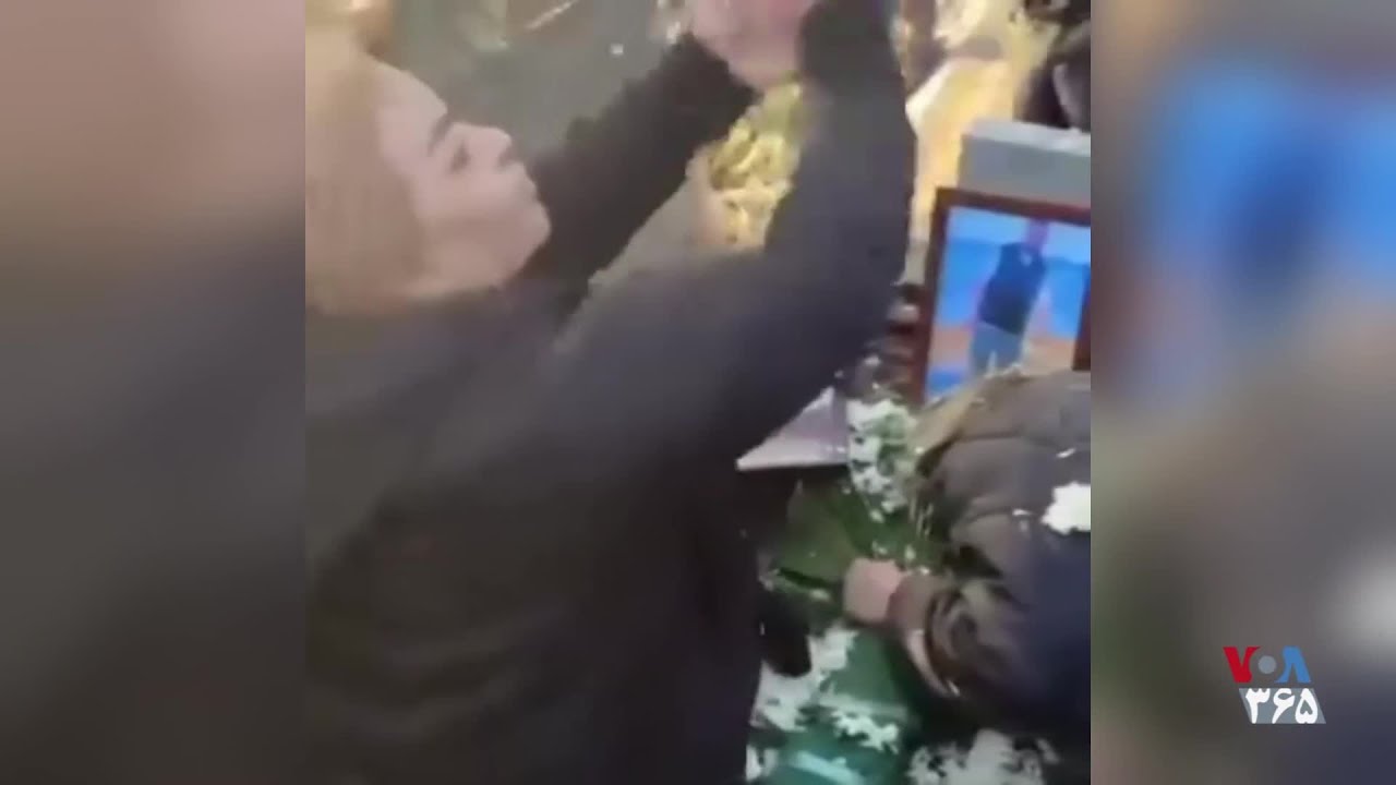 مادر شهاب نوری بر مزار فرزندش: گفتند حرف بزنی، جنازه بچه‌ات را تحویل نمی‌دهیم