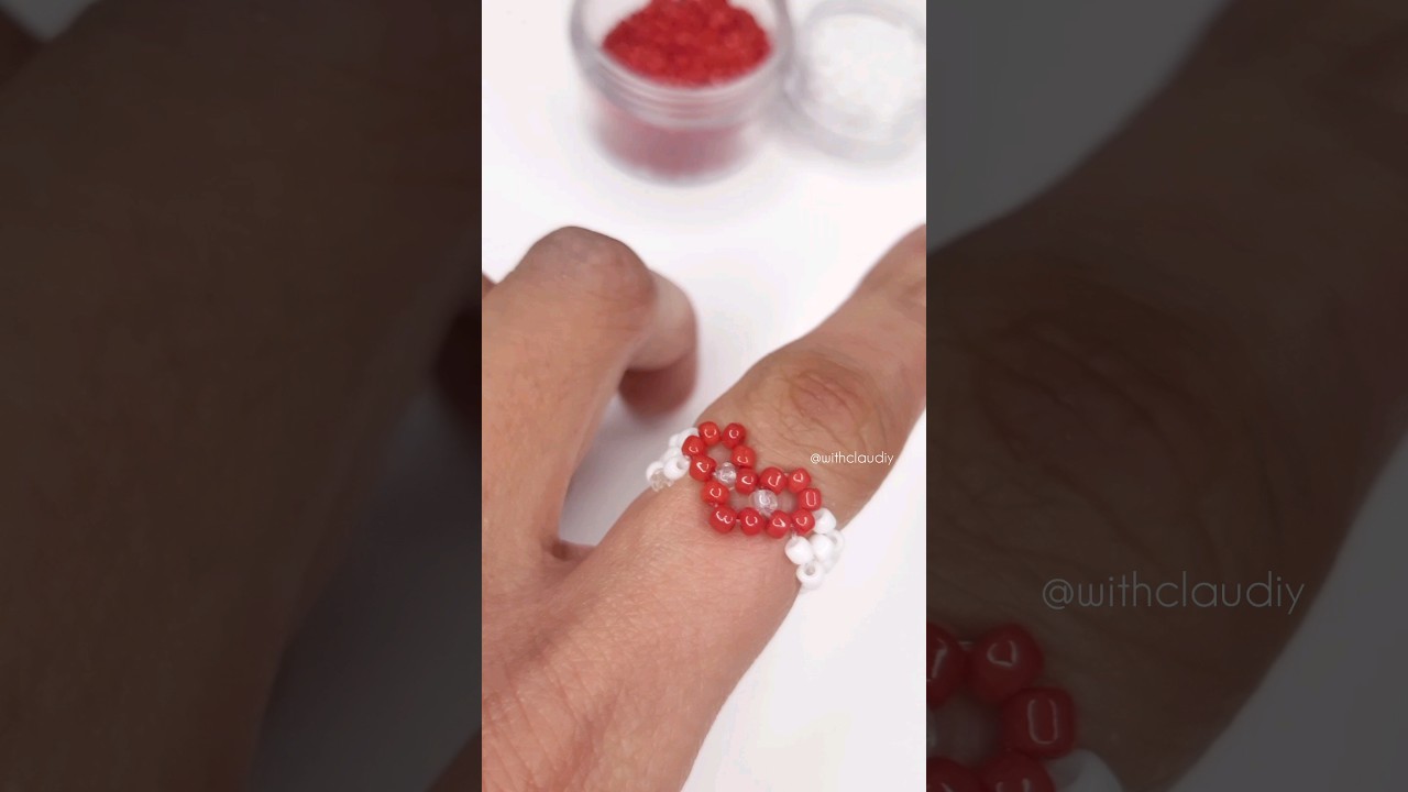 Hagamos un anillo de coraz&oacute;n con mostacillas 💕💖 #beads #mostacillas #diy