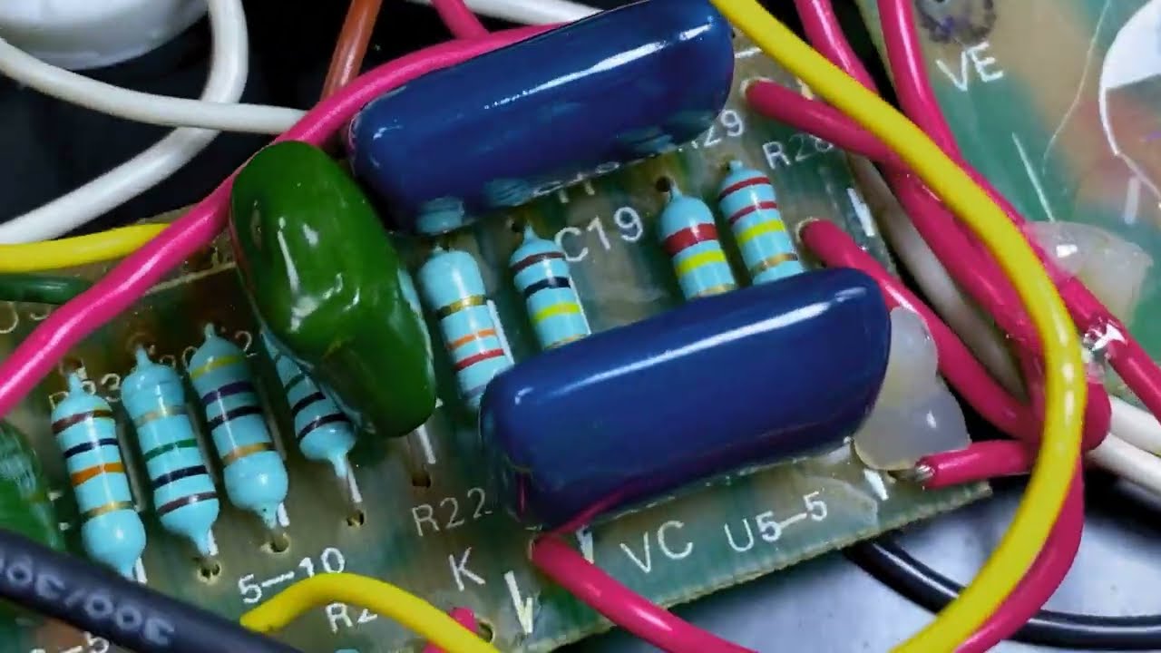 Восстановление Pignose B100V, часть 2: обзор схемы и демонтаж электролитических конденсаторов