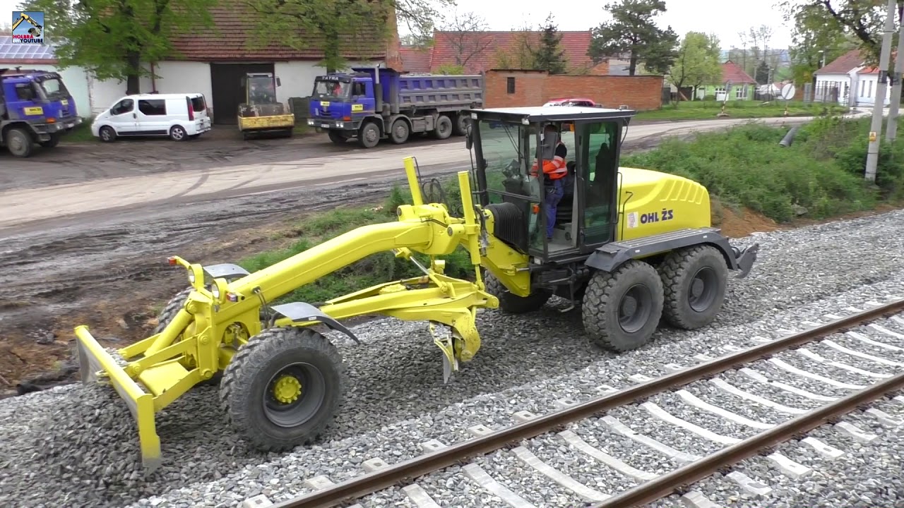 OaK grader and Mercedes Arocs 8x6
