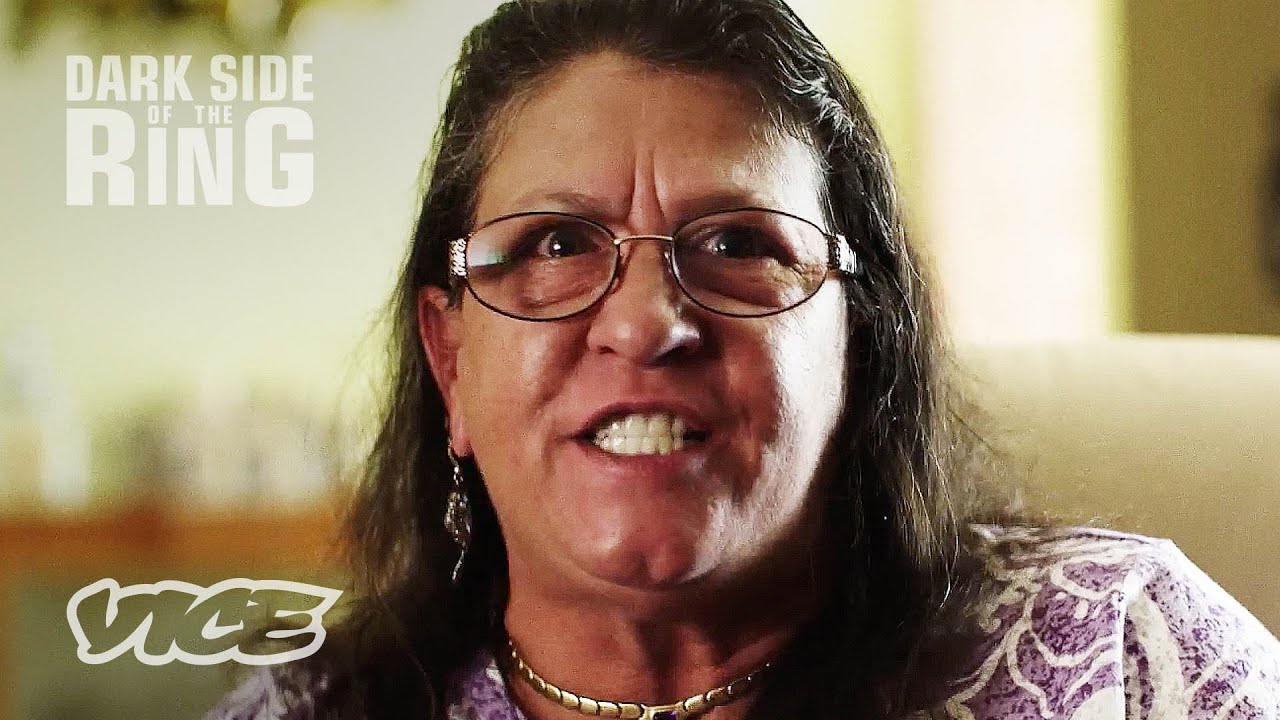 Maintaining Kayfabe in Professional Wrestling | DARK SIDE OF THE RING