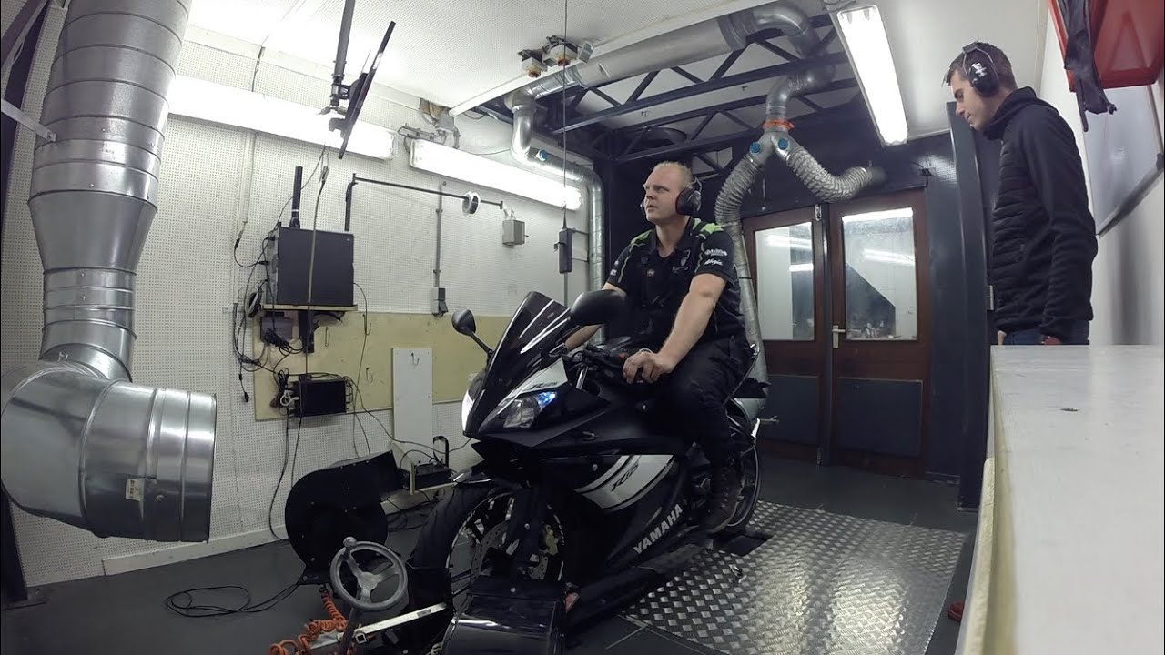 Yamaha YZF R125 With Akrapovic K&N And Powercommander 5 On The Dyno