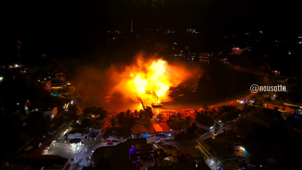 Año Nuevo desde el Cielo: Fuegos Artificiales en Puerto Ángel
