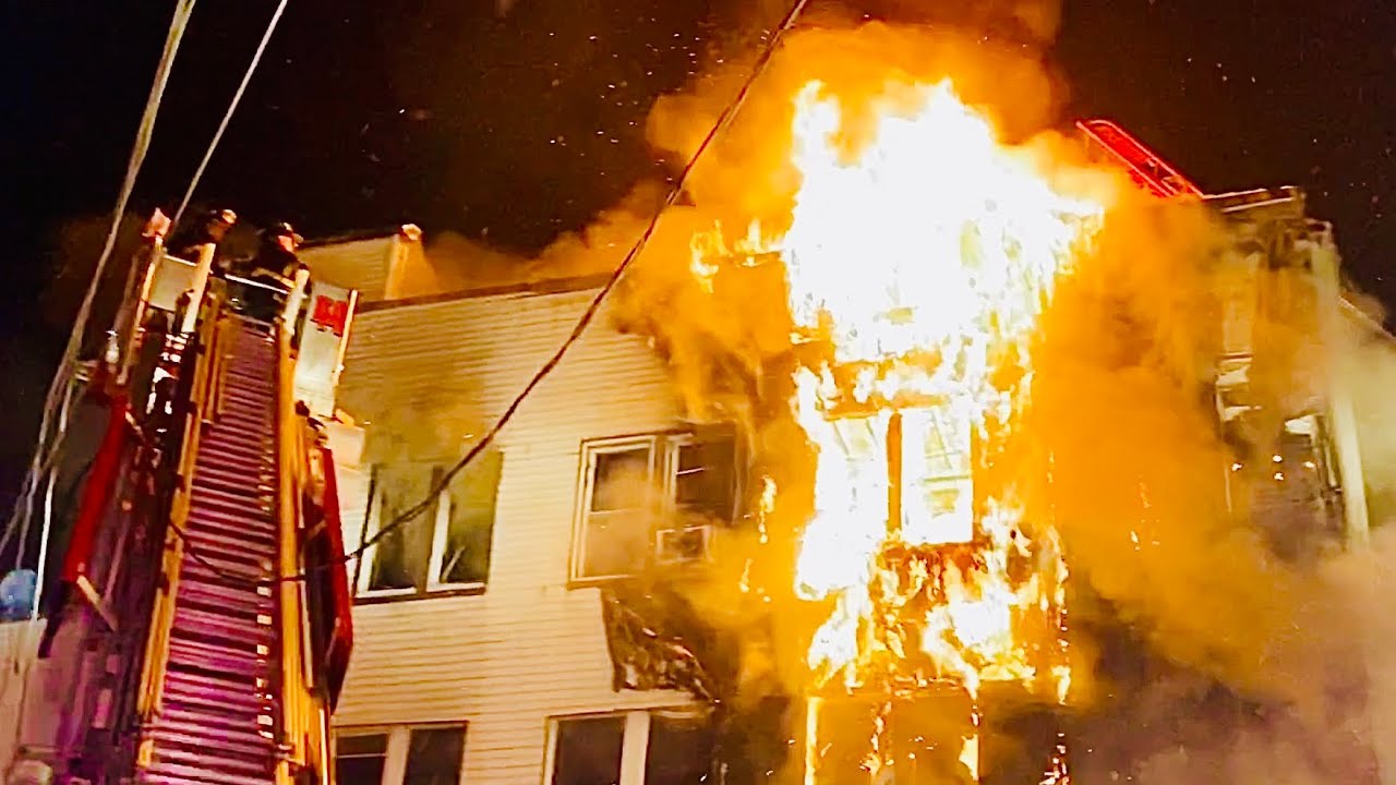 FDNY BOX 2578 - FDNY BATTLING 2ND ALARM FIRE IN A MULTIPLE DWELLING ON W. 167TH STREET IN THE BRONX.