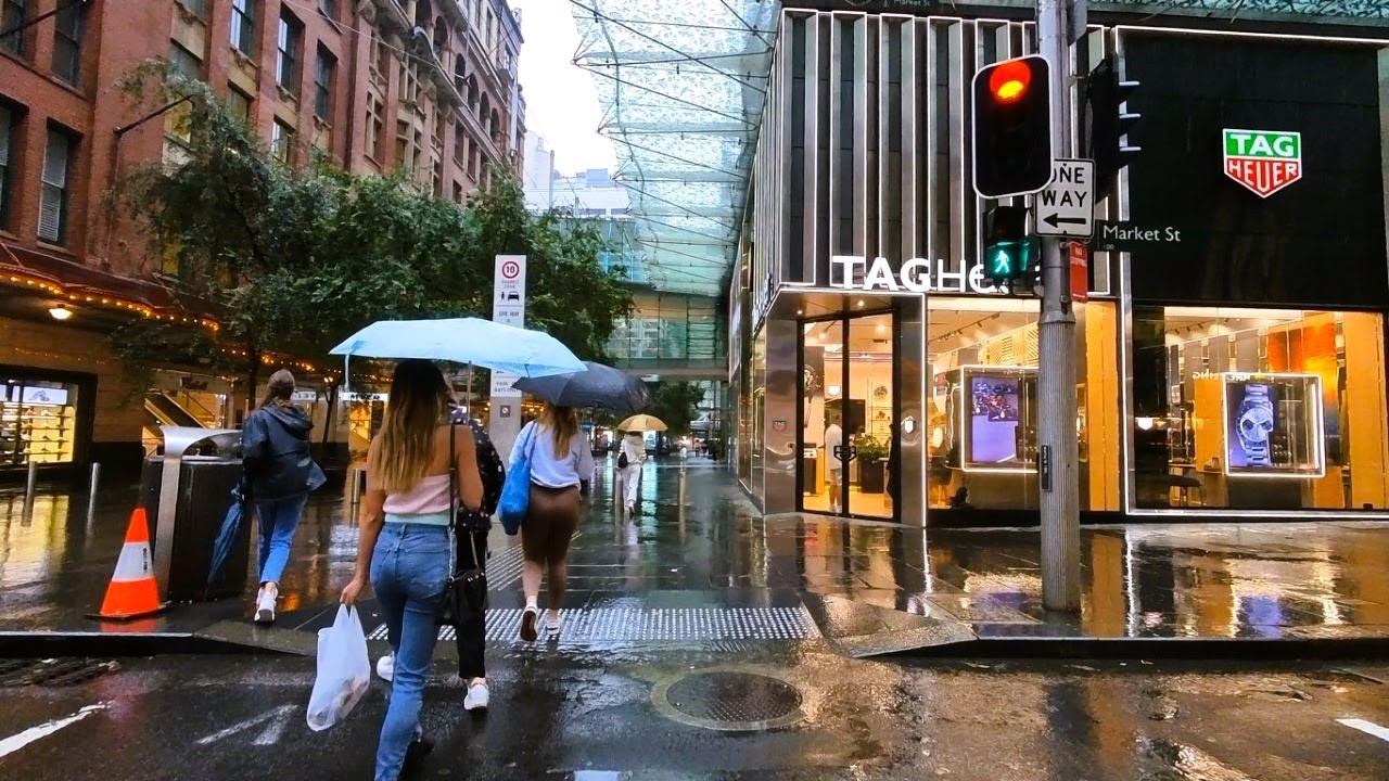 Sydney City Rainy Day Walk - Town Hall to Hyde Park