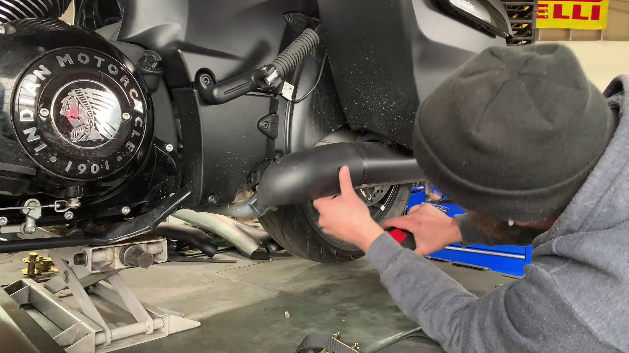Indian Chieftain Dark Horse Exhaust Removal
