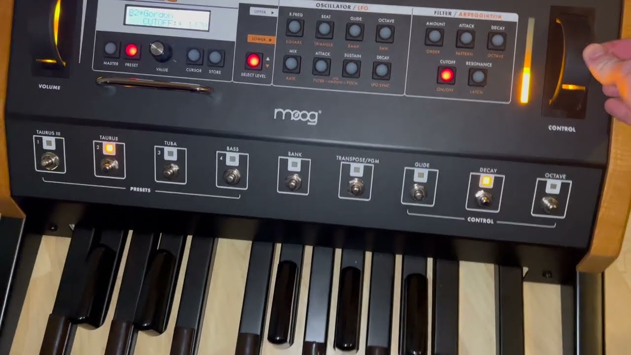 I GOT A MOOG TAURUS III! US TO UK IMPORT: UNBOXING, SOME HISTORY AND DEMO