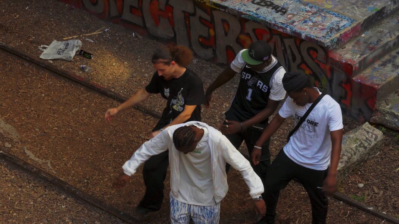 K2 - TON PIED, MON PIED (CLIP OFFICIEL)