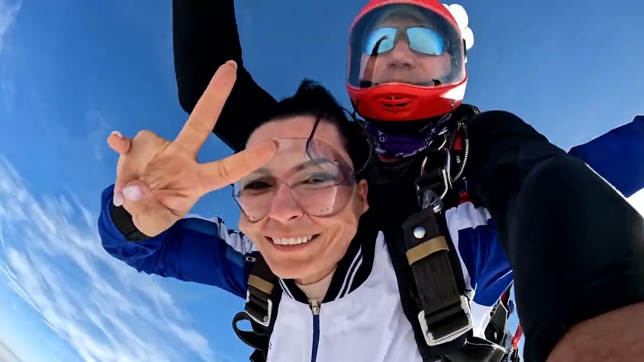Odważna dziewczyna i jej spełnione marzenie z ekipą @SkydivePolska