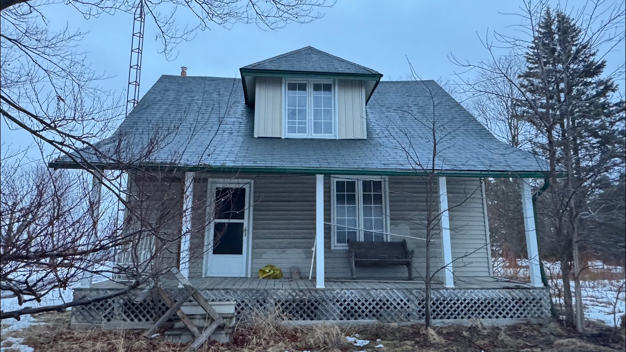 ABANDONED Gothic Revival Style Home Tucked in a Back Road - XPLORER 193 