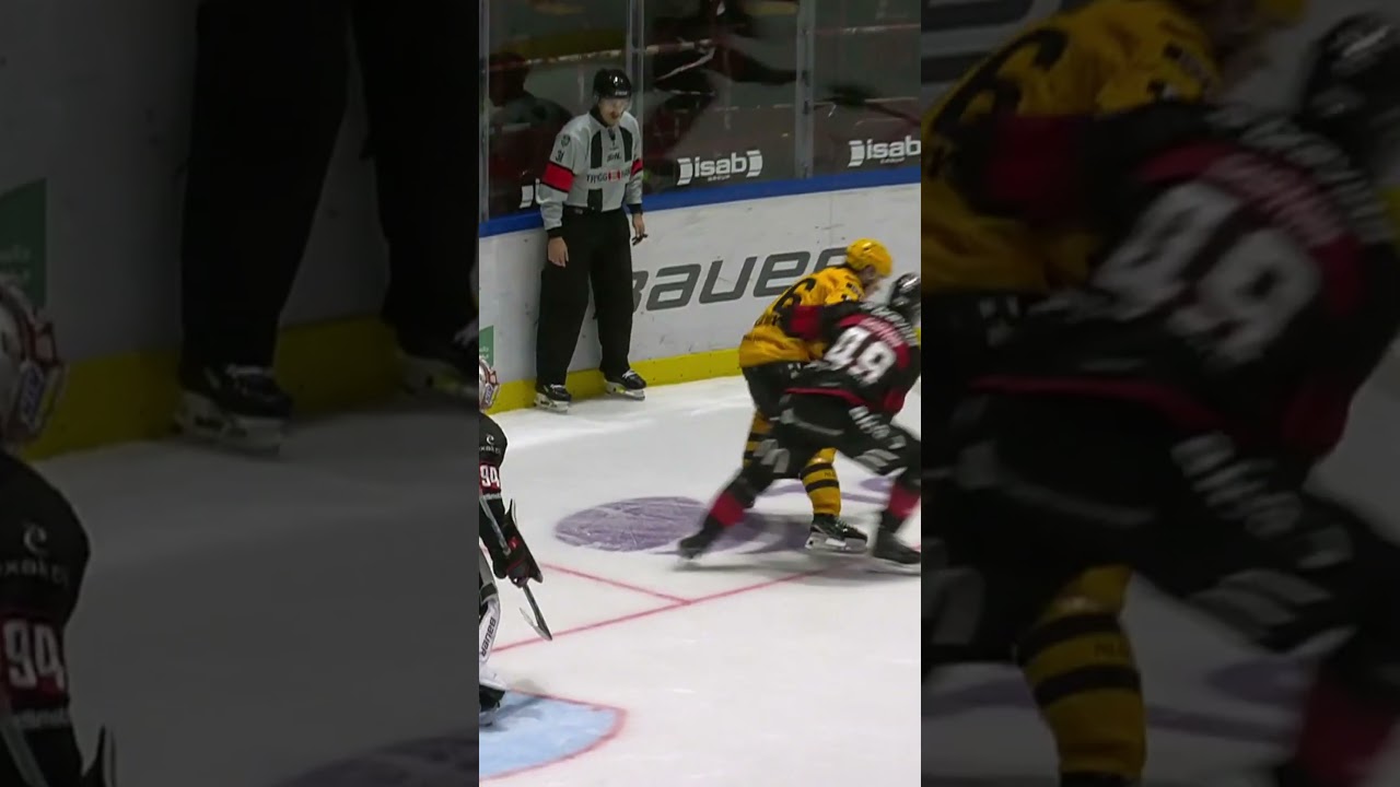 Rickard Hugg till Oscar Lindberg (Skellefteå AIK mot Malmö Redhawks i Malmö Arena i SHL) (
