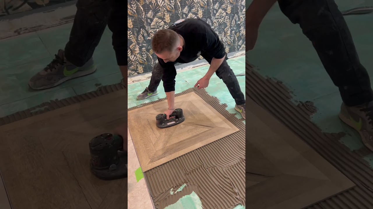 Pose d&rsquo;un carrrlage 90*90 aspect bois vieilli #carrelage #doubleencollage #flotuto #posecarrelage