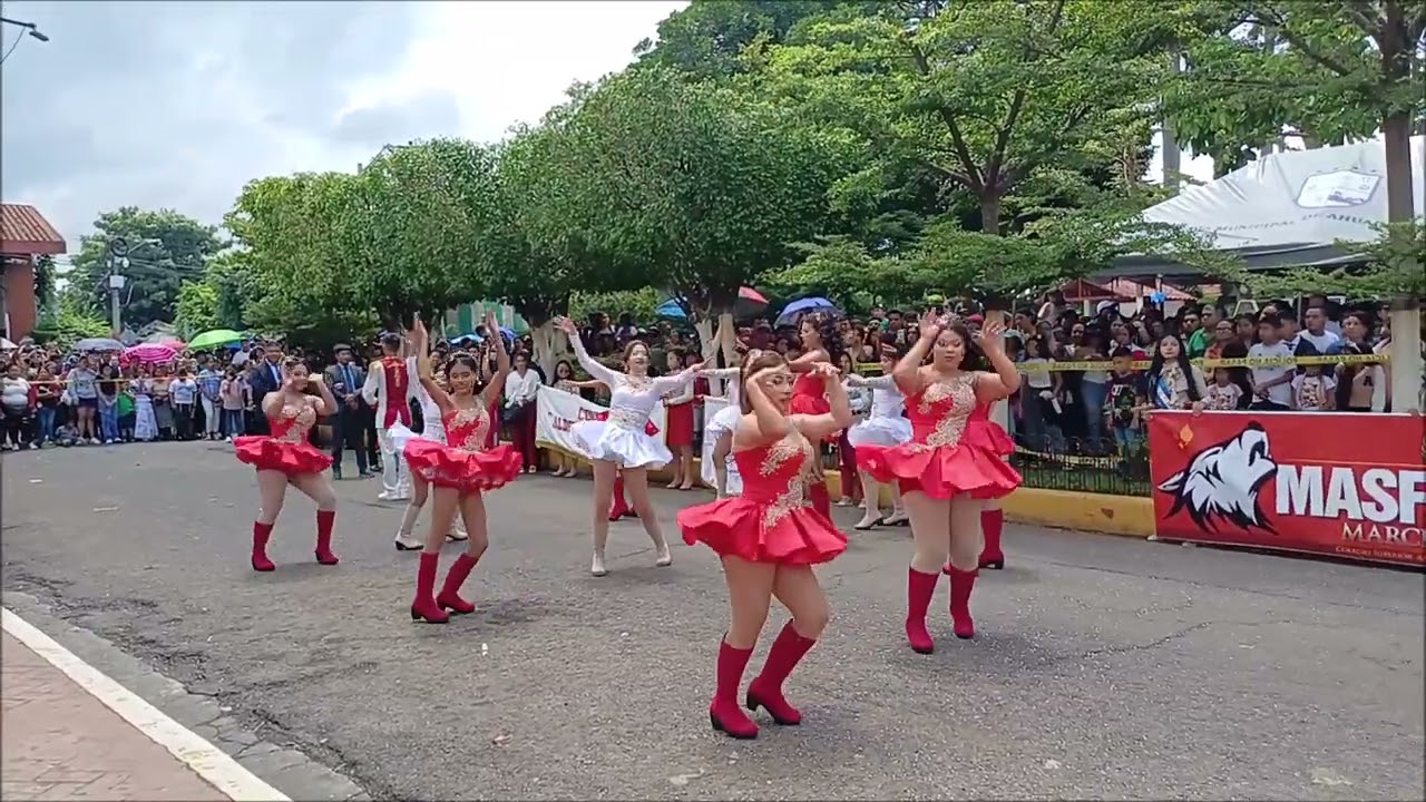 💙🤍 ¡ORGULLO NACIONAL! Así desfiló el Colegio Alberto Masferrer en Ahuachapán 🎶🔥
