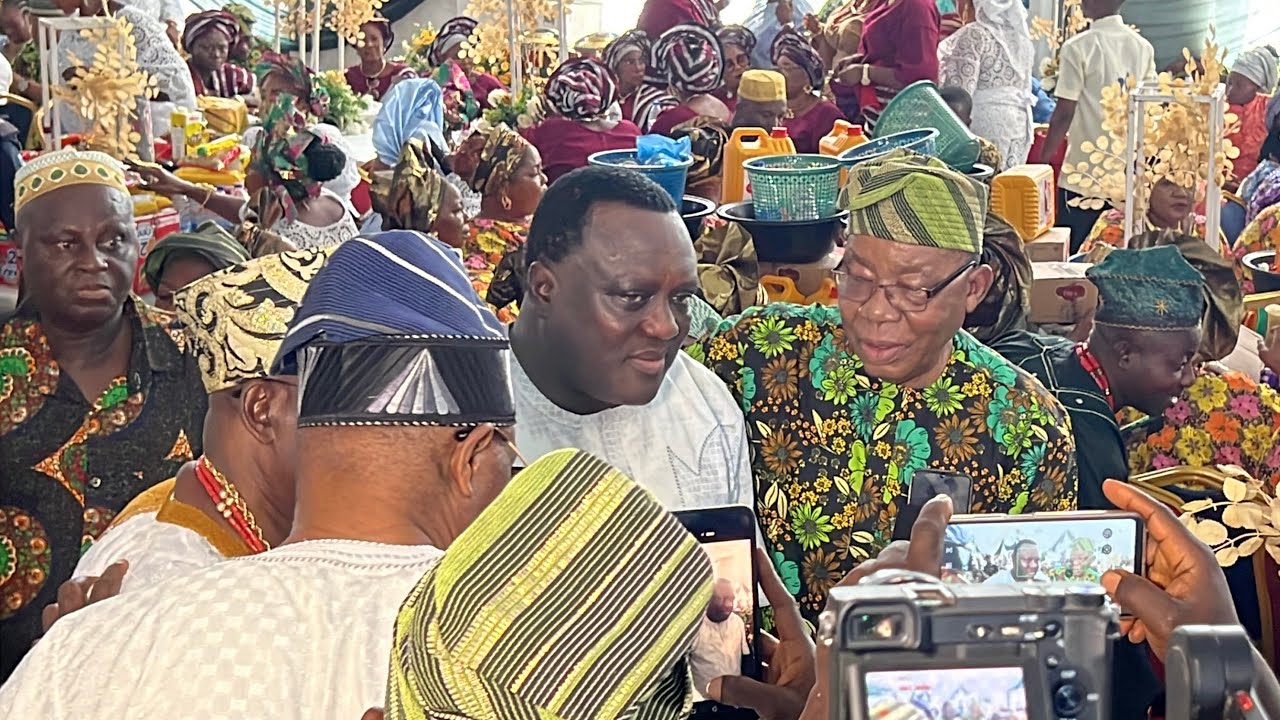 King Osupa in another dimension, as he met with some old fans of Late Ayinde Barrister verified fans