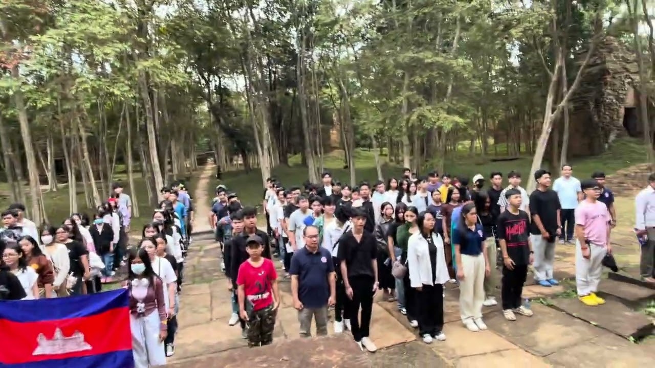 ដឹកនាំសិស្សានុសិស្សសិក្សាប្រាសាទសំបូរព្រៃគុក