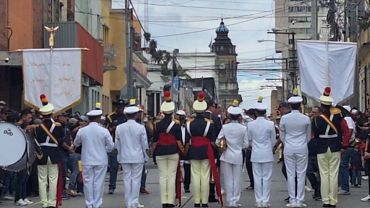 Paso de las Bandas invitadas al Desfile Conmemorativo del Colegio San Sebastián por sus 95 años