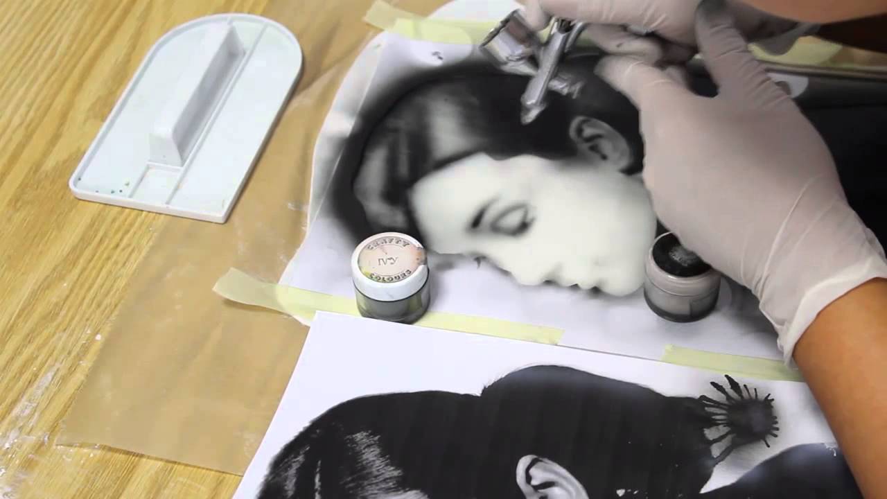 Kricky Cake Decorating: Fondant airbrush painting of Audrey Hepburn portrait 720p