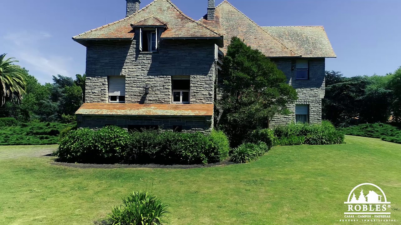 Importante residencia de estilo, en Los Troncos