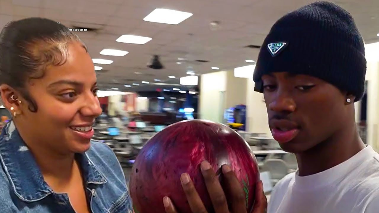 I Took KKVSH on a Bowling Date… ( I THINK SHE LIKES ME )
