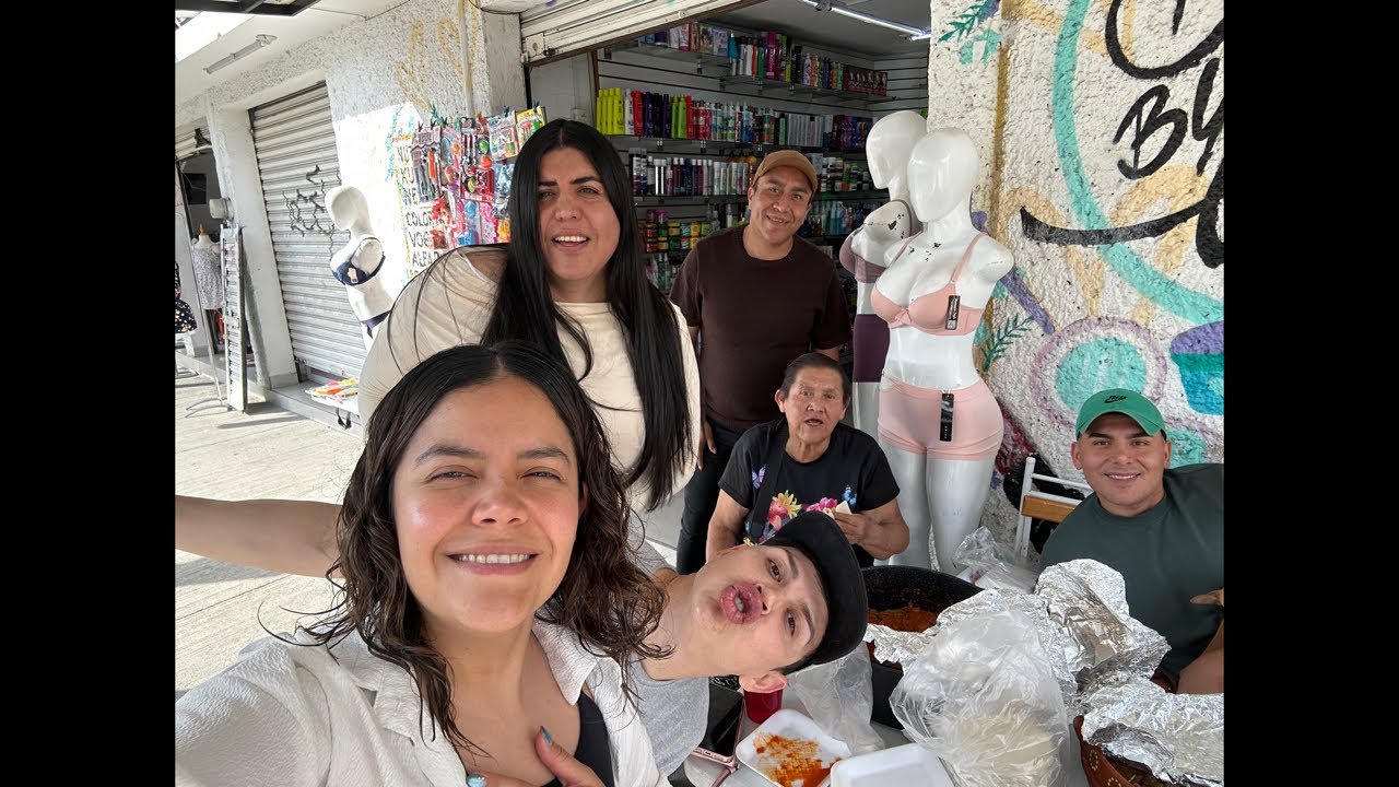 Comiendo con las chicas y mamá Bertha 🥰
