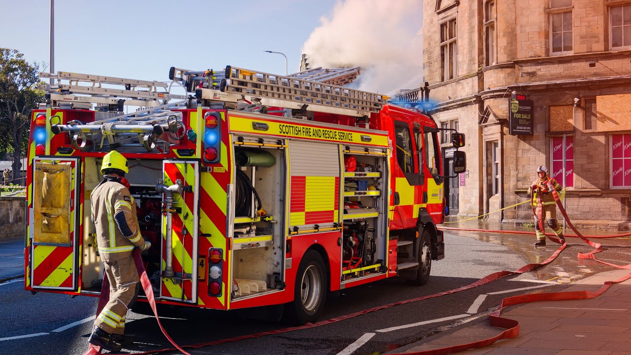 Fire Trucks responding to MAJOR Nightclub Fire - Kirkcaldy Kitty's Fire