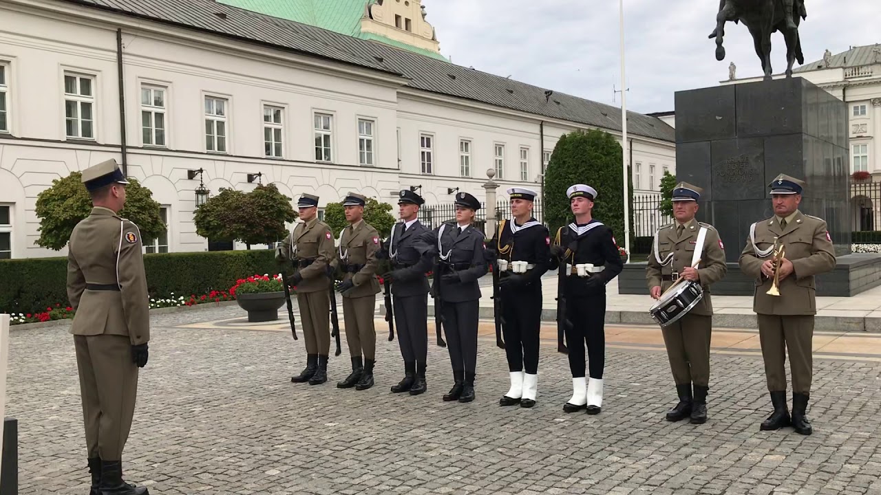 Changing of guard Poland Warsaw President Palace Pałac Prezydencki