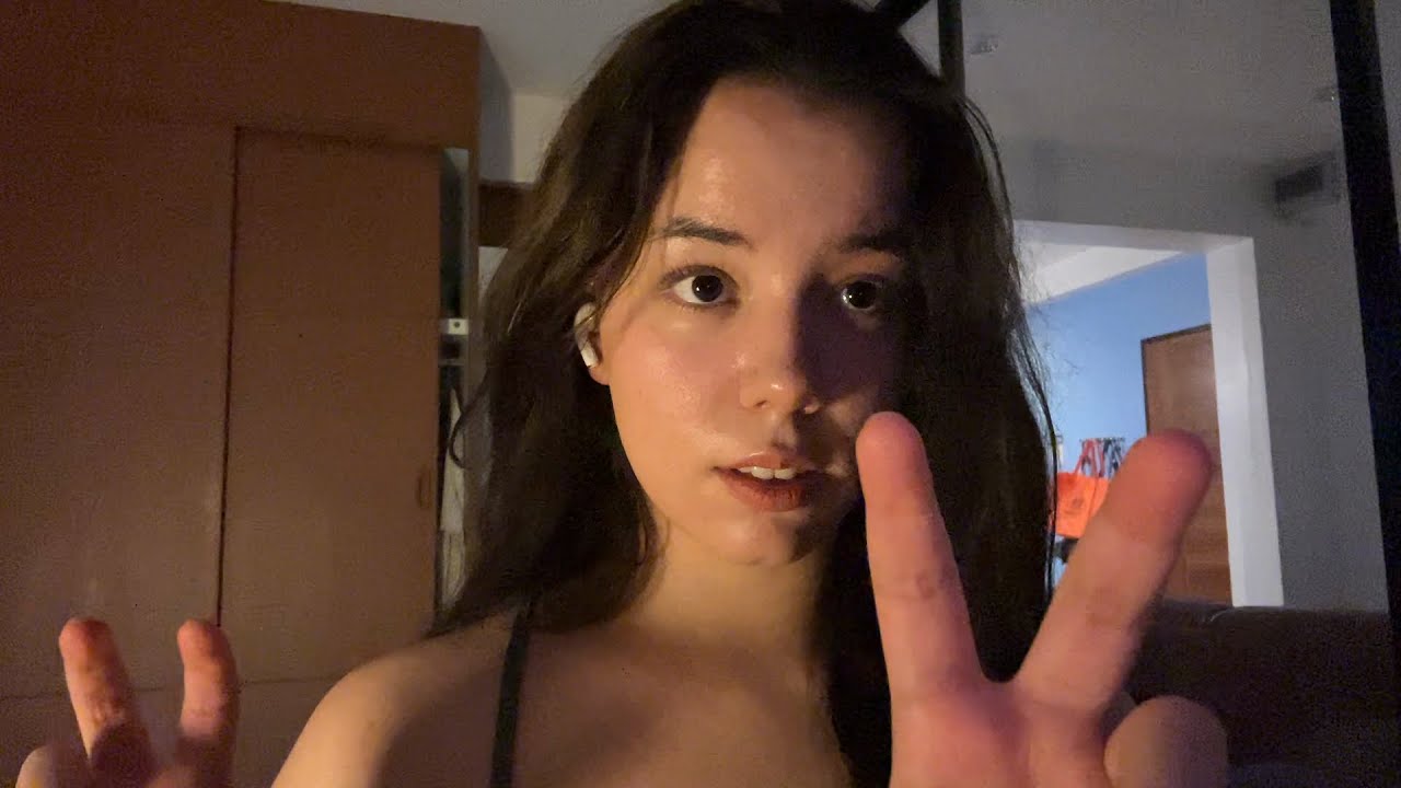 ASMR | Hand Movements + Mouth Sounds | ( Dark & Cozy 💤🫶🏼)