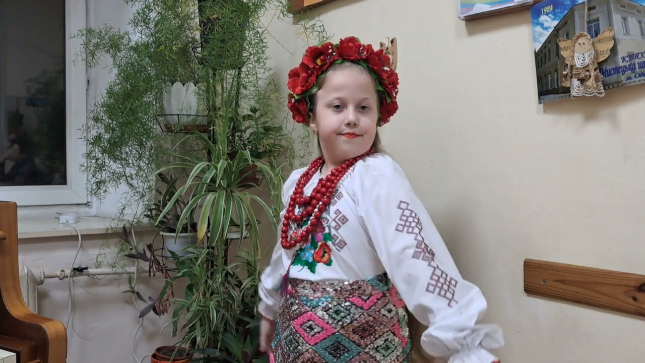 Чубарко Олександра 7 років.  Народний вокал. 