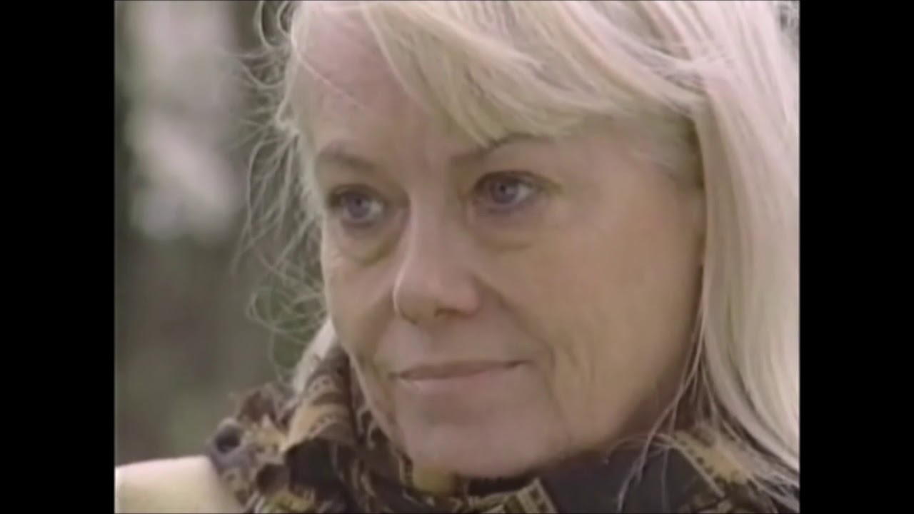 EastEnders - Pauline tells Mark that she has a long lost sister (20th May 1997)