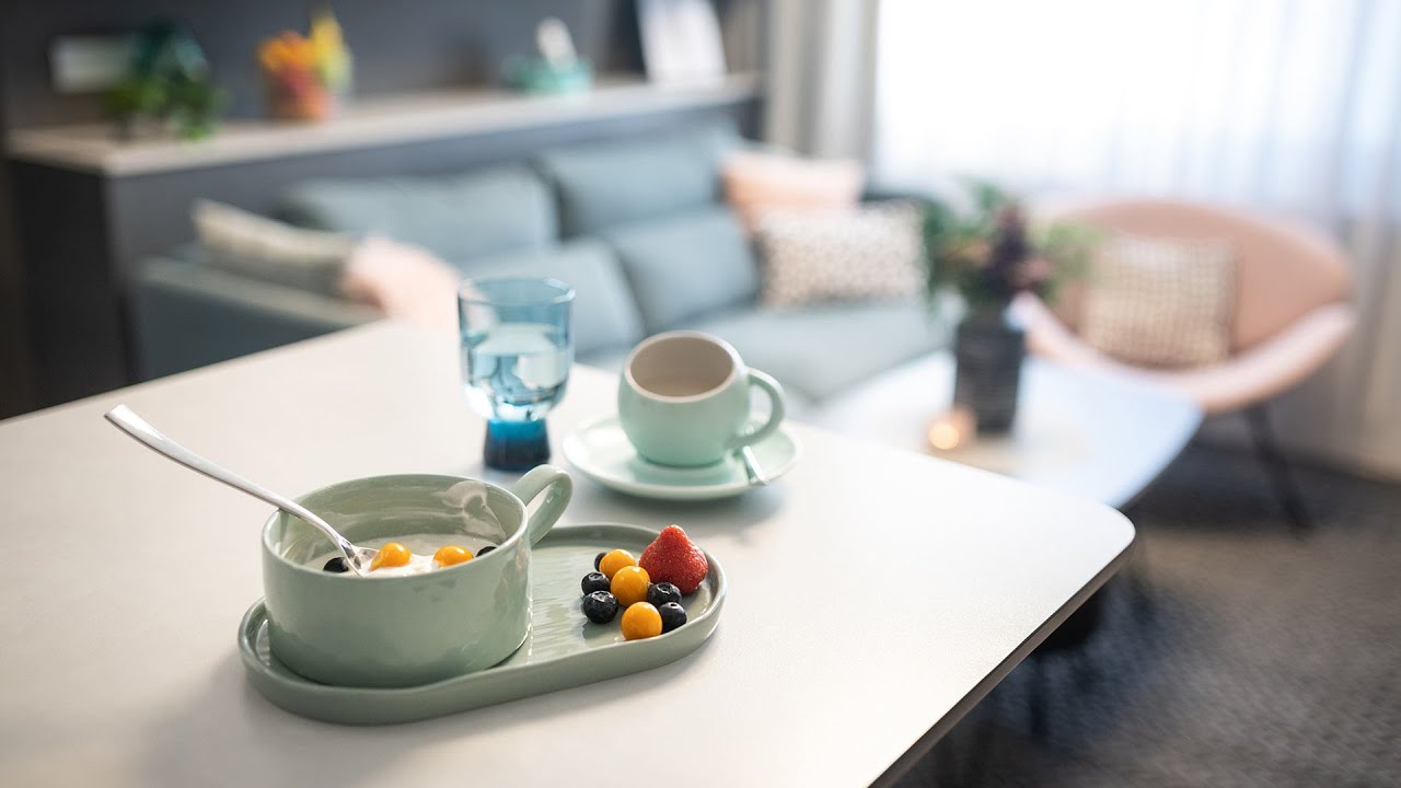 Garsonka 38 m2 (409 sq ft studio tour in Brno - retro interior design style)