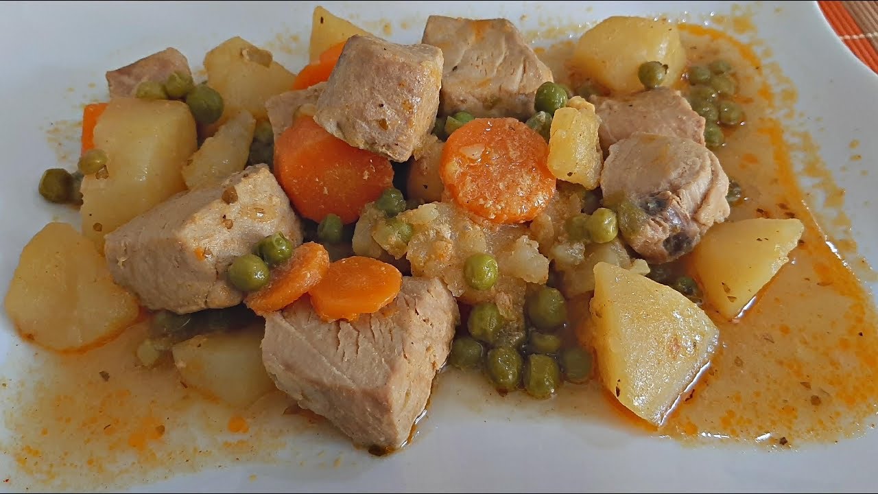 GUISO DE PATATAS CON ATÚN O MARMITAKO DE ATÚN. Potato stew with tuna or tuna marmitako