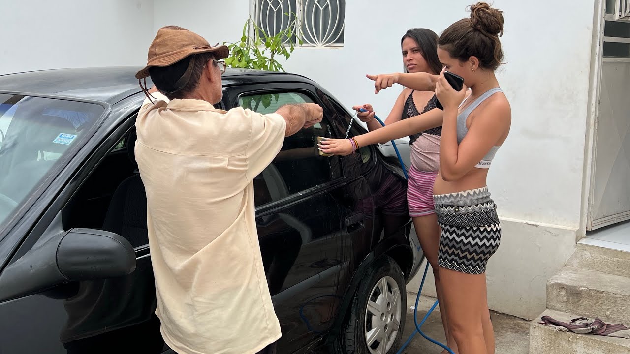 TICO COLOCOU EU E IVILY PARA LAVAR O CARRO DELE