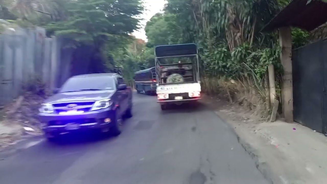 Camino a la UDB desde el Llano 