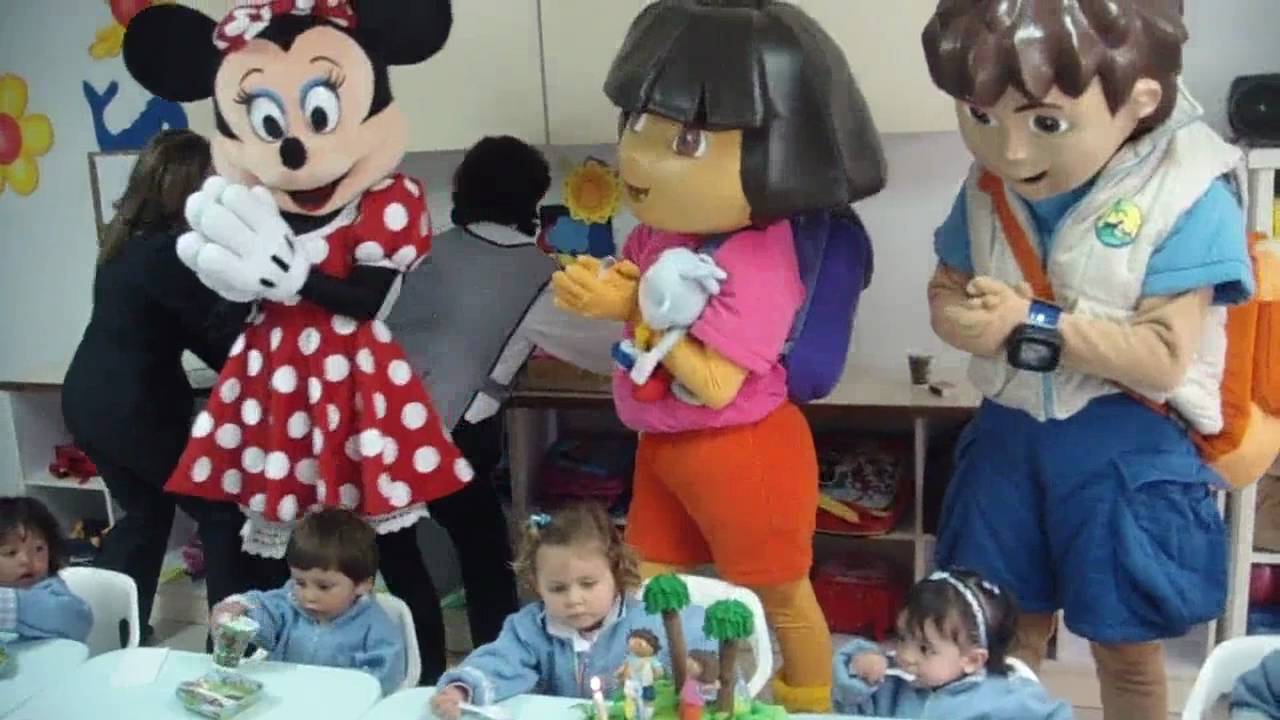 Happy Birthday en el Salon con Diego, Dora y Minnie